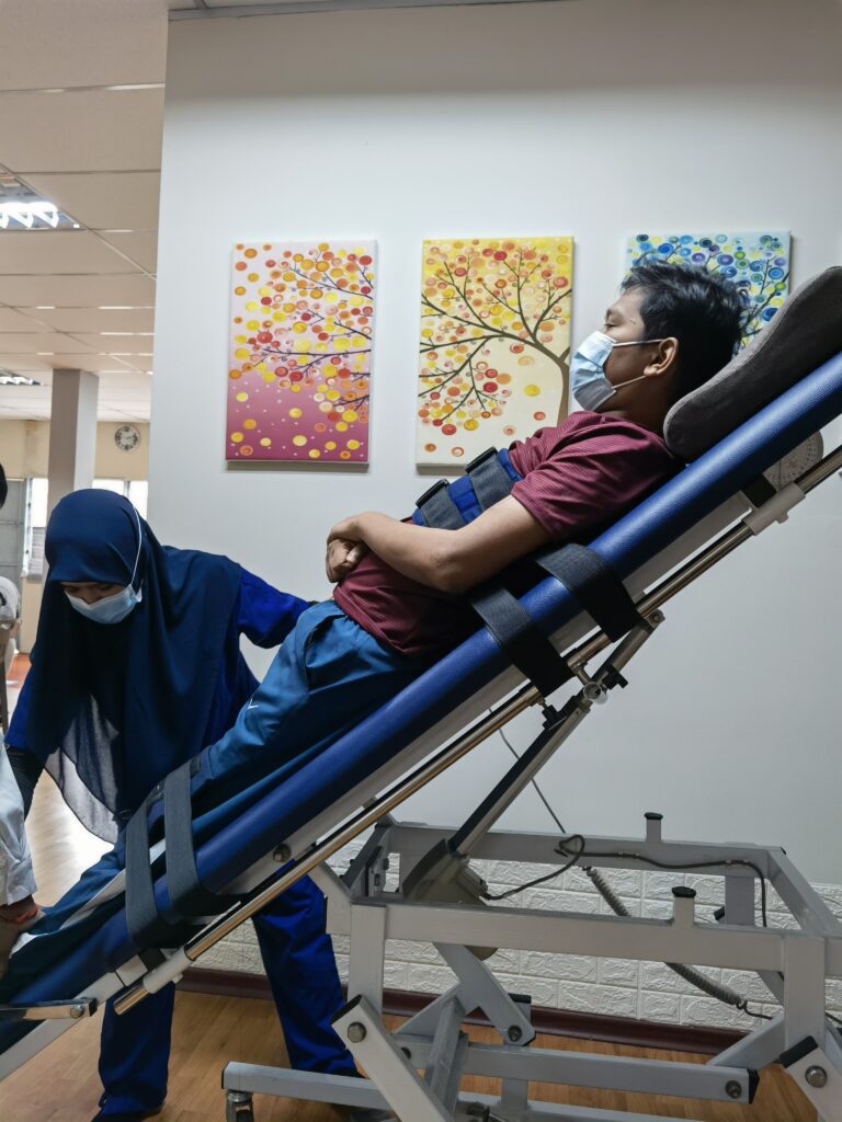 Perjalanan Pemulihan Hebat Selepas Spinal Cord Injury: Langkah Berani Bermula dengan Fisioterapi