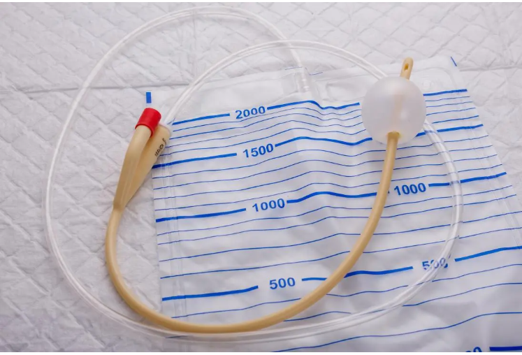 Foley catheter dengan beg pengumpul air kencing untuk pesakit Spinal Cord Injury (SCI).